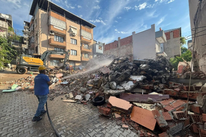 İzmir'de hasarlı yapılar için uzlaşı sağlandı yıkım gerçekleşti