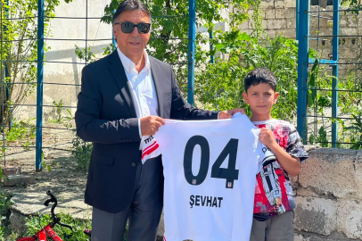 Seyit Ateş, Ağrılı taraftar Şevhat'ın Beşiktaş forması hayalini gerçekleştirdi