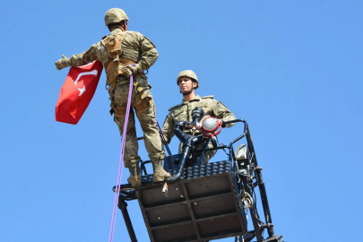 Türk Kara Kuvvetleri'nin 2235'inci kuruluş yılı 4'üncü Komando Tugayı'nda kutlandı