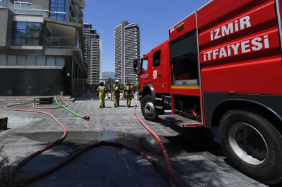Bornova’da depo yangını kontrol altına alındı