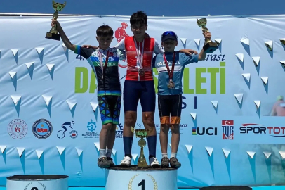 Güreşte ve bisiklette Sakaryalı sporcular madalyaları topladı