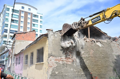 Bursa Yıldırım'da Sinandede dönüşümünde ilk kepçe