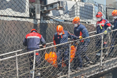Trabzon’da İHA saldırısı kurbanı denizci gemiden çıkarıldı